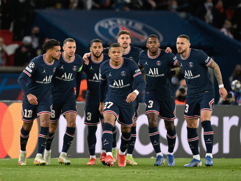 脸疼？姆巴佩离队一年，大巴黎19岁新星欧冠封神！