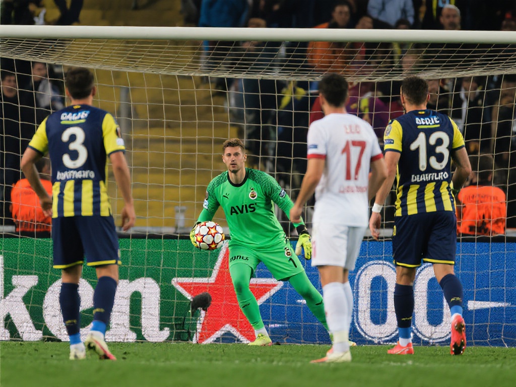 震惊!费内巴切后卫头球失误,竟成对手乌龙助攻! 最后,团队配合的缺失也不容忽视。如果门将