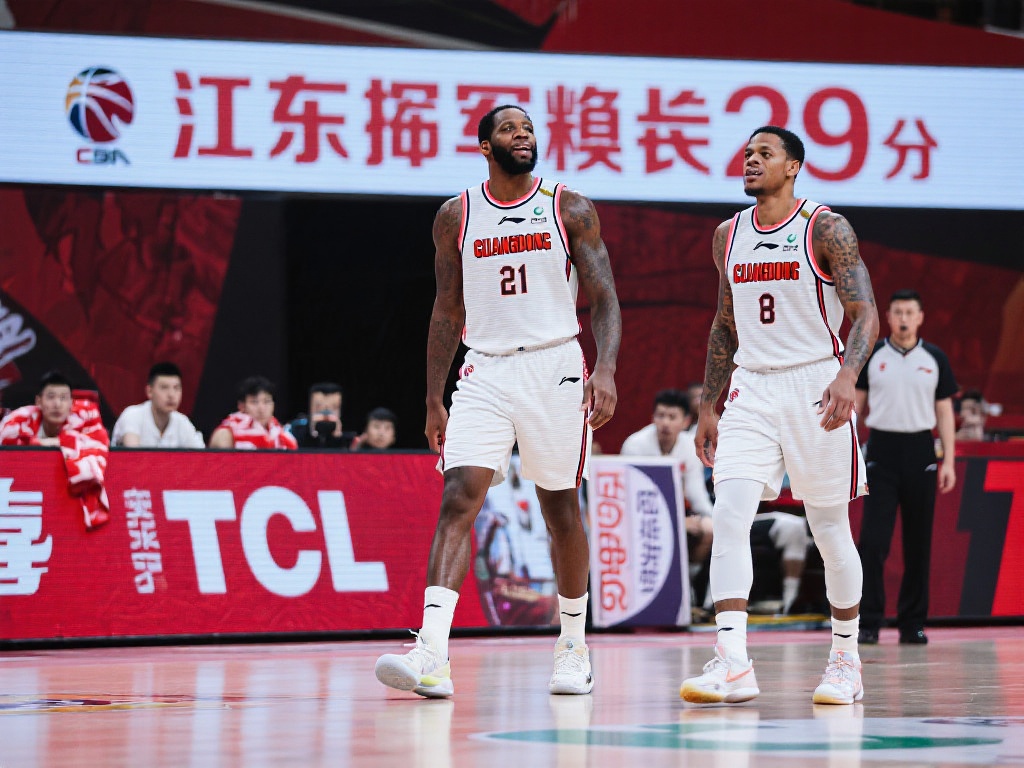 广东29分大胜四川，莫兰德与贝兹利替补席谈笑风生