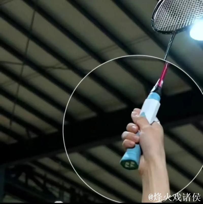 羽联年终总决赛:石宇奇直落两局击败李诗沣,小组赛首战告捷 羽联年终总决赛:石宇奇直落两局击败李诗沣,小组赛首战告捷