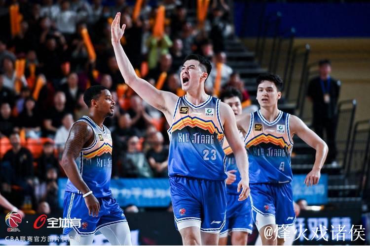 CBA俱乐部杯：约克砍下30分 浙江94-85战胜新疆