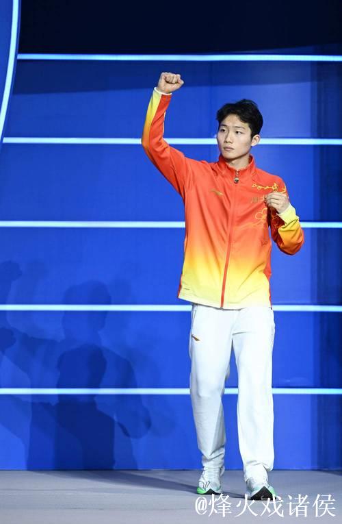 全运会男子3米板跳水决赛 王宗源霸气摘金